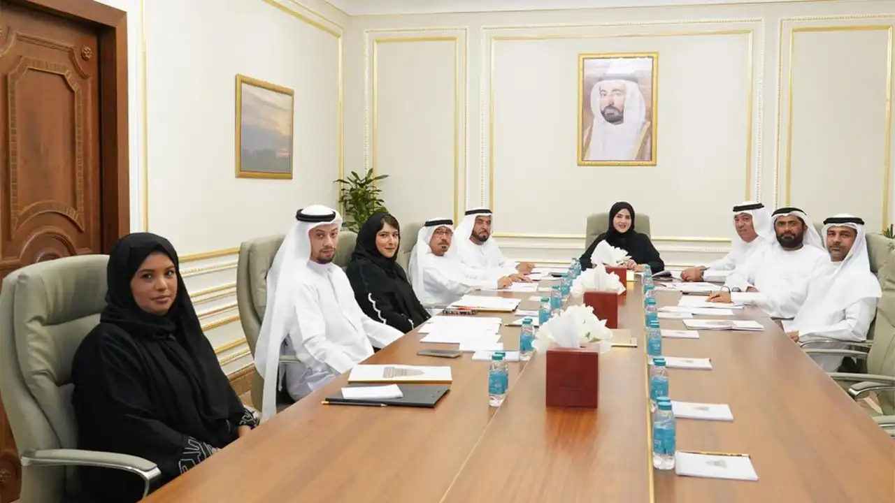 لجنة مرافق الشارقة الاستشارية تبحث مشروعي قانون الطائرات بدون طيار والمؤسسات الإصلاحية